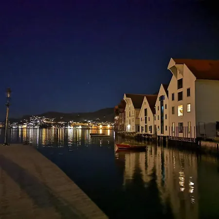 3 Min Walk To Bryggen - Spacious & Bright Apartamento Bergen